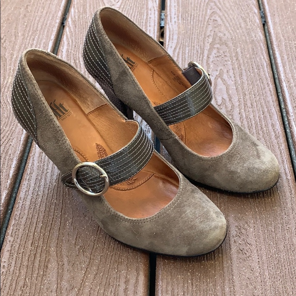 SOFFT gray suede women’s heels 6.5 NEW